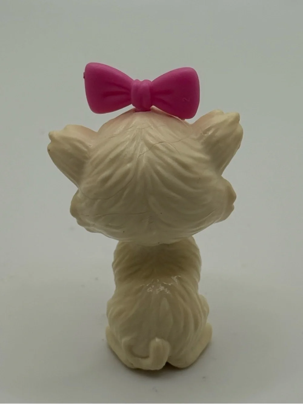 Barbie Dreamtopia Small Pets Cream Kitten Figurine with Pink Bow 2023